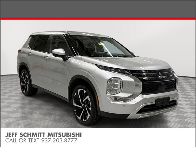 2024 Mitsubishi Outlander SE's photo