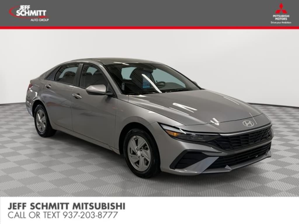 Used 2025 Hyundai Elantra SE Sedan