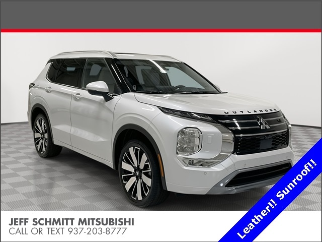 2025 Mitsubishi Outlander SEL's photo