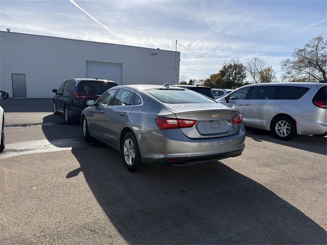 2023 Chevrolet Malibu 1LT photo 3