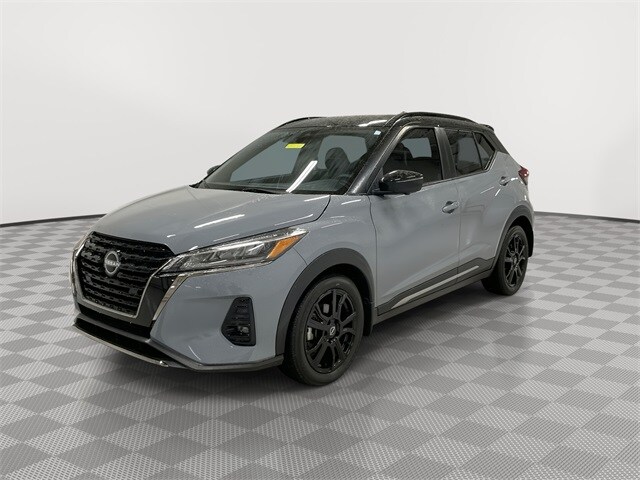 2024 Nissan Kicks SR photo 3