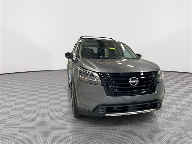 2023 Nissan Pathfinder Platinum photo 2