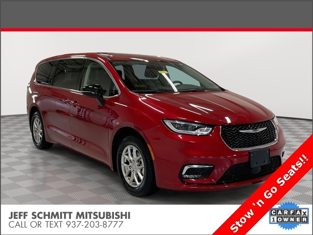 2024 Chrysler Pacifica Touring L's photo