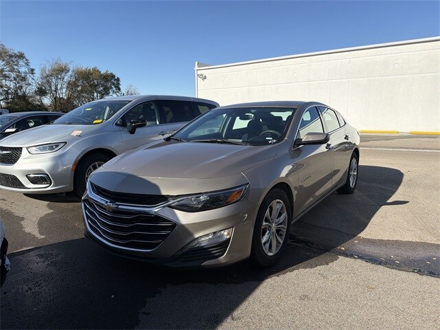 2023 Chevrolet Malibu 1LT photo 2