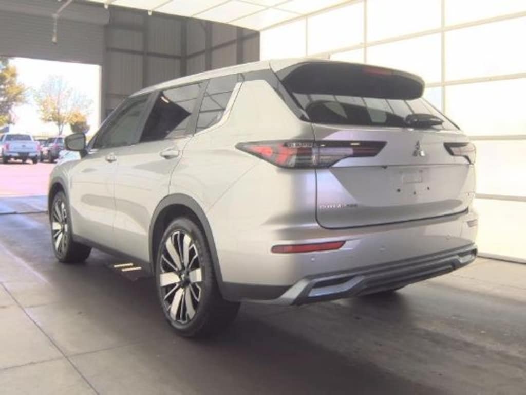Used 2025 Mitsubishi Outlander SE SUV