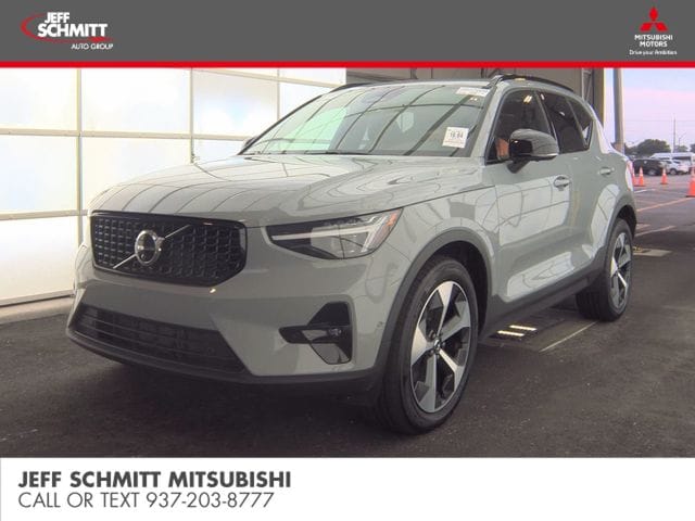 2026 Volvo XC40 B5 Plus Dark AWD's photo