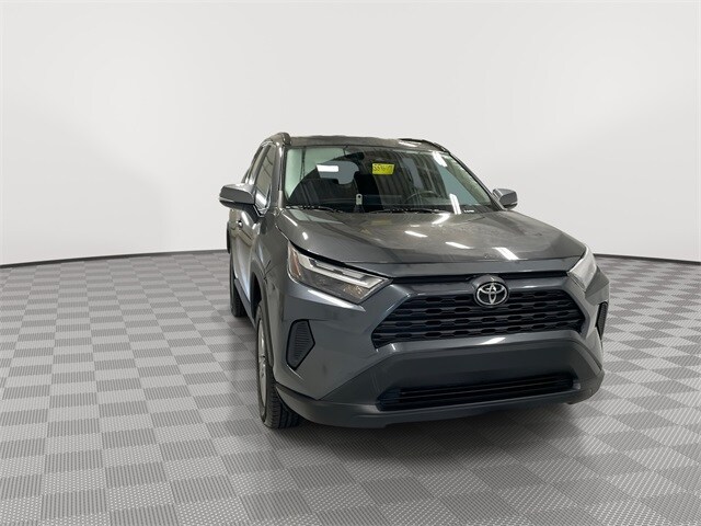 2023 Toyota RAV4 XLE photo 3