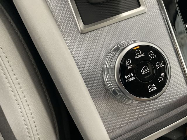 2025 Mitsubishi Outlander Plug-in Hybrid Platinum Edition - Photo 32