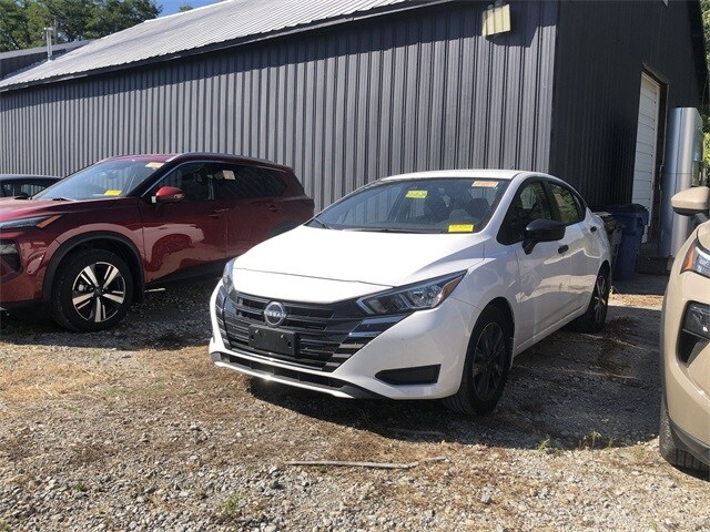 2024 Nissan Versa 1.6 S photo 3