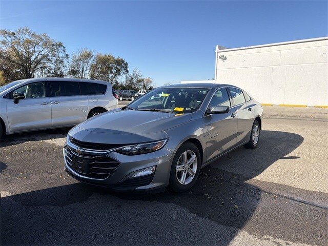 2023 Chevrolet Malibu 1LT photo 2