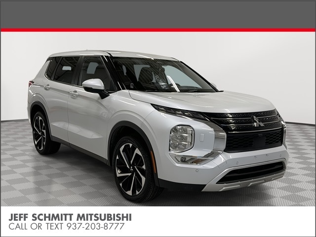 2024 Mitsubishi Outlander SE's photo