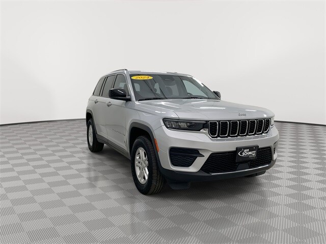 2024 Jeep Grand Cherokee Laredo photo 2