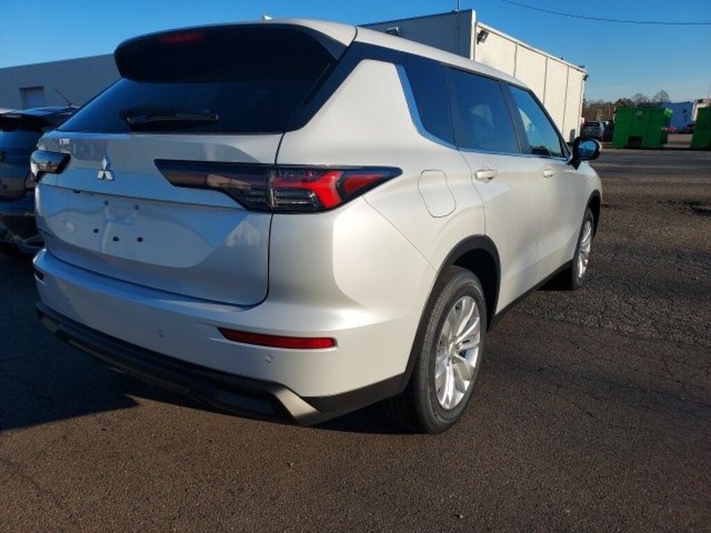 New 2026 Mitsubishi Outlander ES SUV
