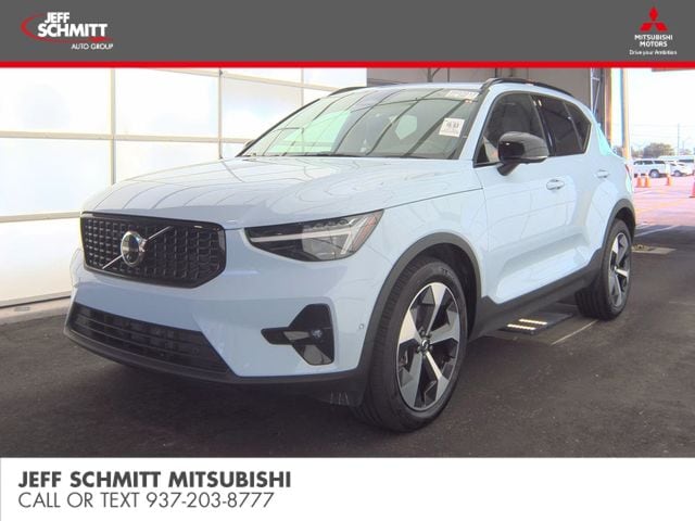 2026 Volvo XC40 B5 Plus Dark AWD's photo