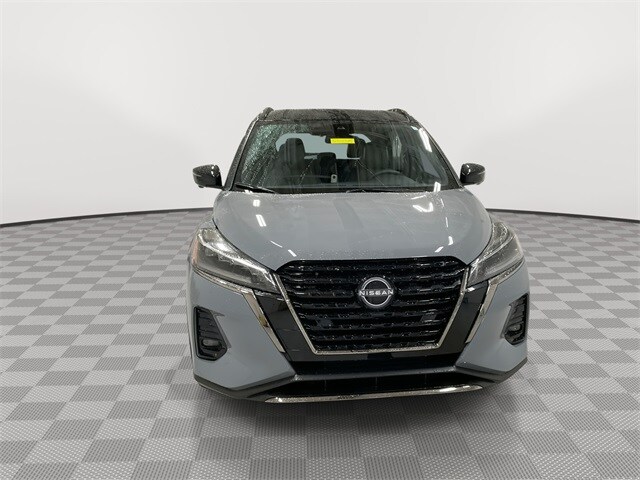 2024 Nissan Kicks SR photo 2