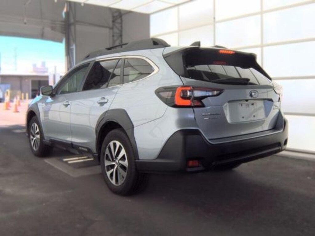 Used 2025 Subaru Outback Premium SUV