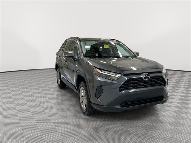 2023 Toyota RAV4 XLE photo 2