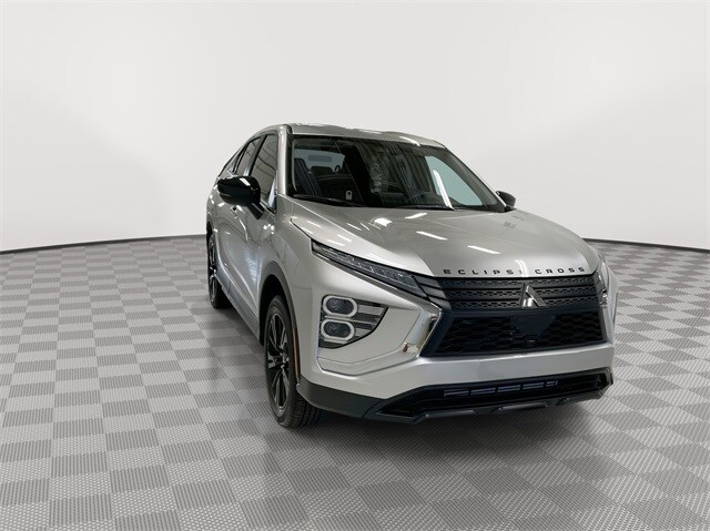 2025 Mitsubishi Eclipse Cross LE photo 2