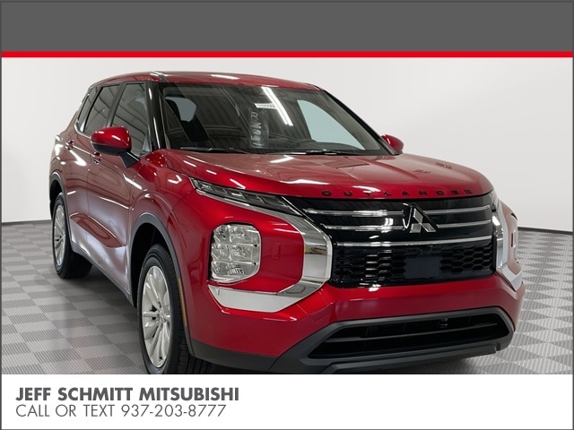 2025 Mitsubishi Outlander ES's photo