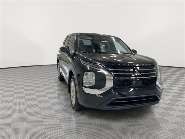 2025 Mitsubishi Outlander ES photo 2