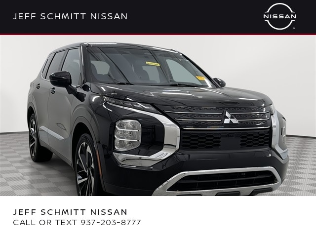 2022 Mitsubishi Outlander ES's photo