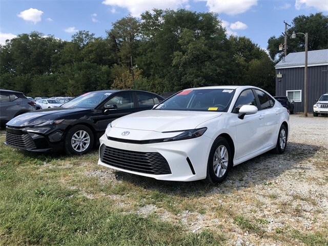 2025 Toyota Camry LE photo 4