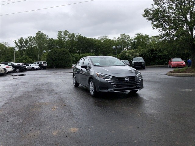 2025 Nissan Versa 1.6 S photo 2