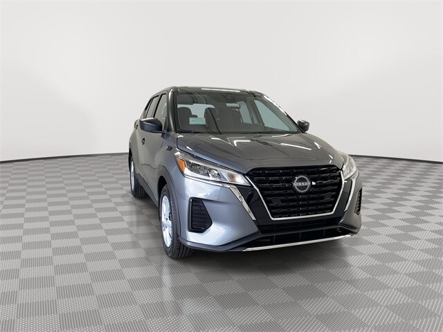2025 Nissan Kicks Play S photo 3