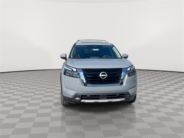 2025 Nissan Pathfinder Platinum photo 3