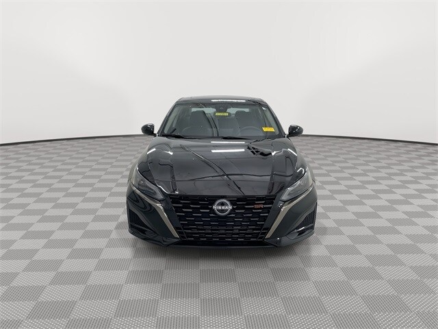 2024 Nissan Altima SR photo 3