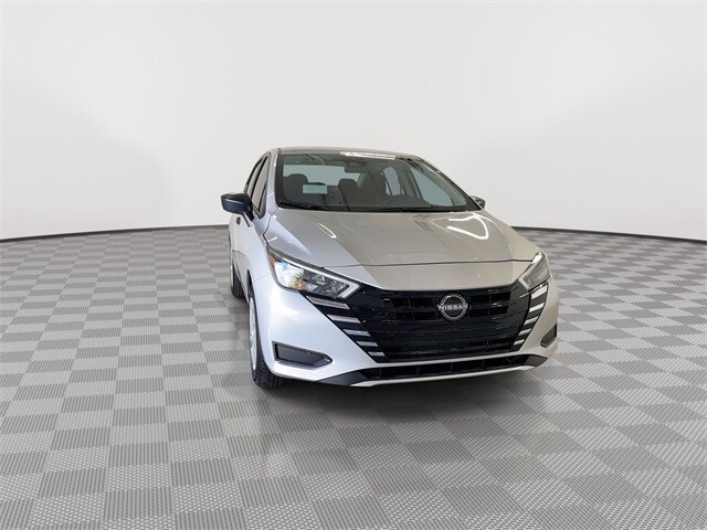 2025 Nissan Versa 1.6 S photo 3