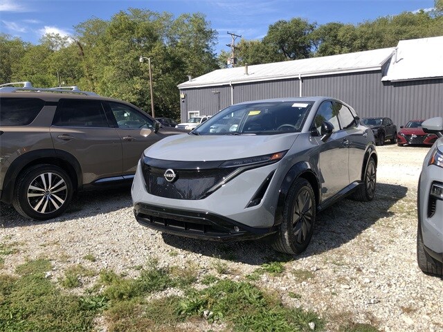 2025 Nissan ARIYA Platinum photo 3