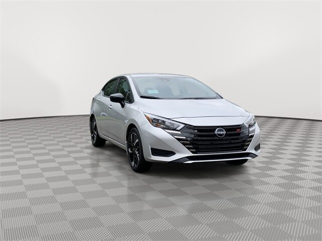 2025 Nissan Versa 1.6 SR photo 2