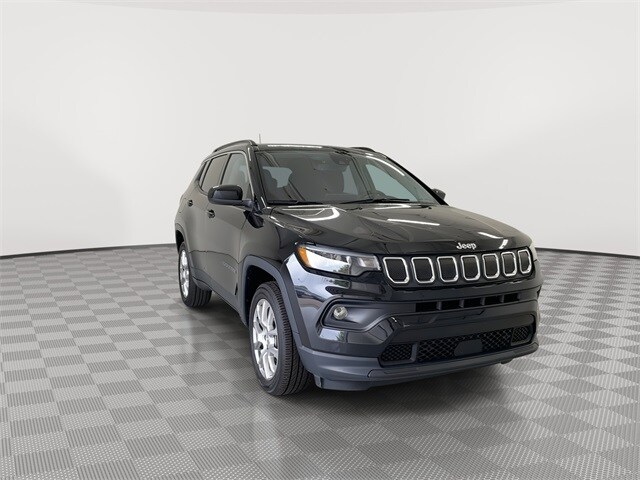 2022 Jeep Compass Latitude Lux photo 3