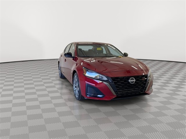 2024 Nissan Altima SR photo 3