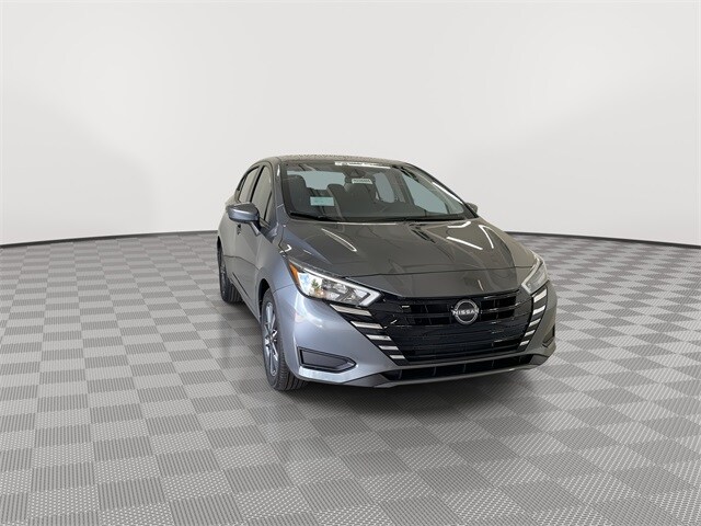 2025 Nissan Versa 1.6 SV photo 2