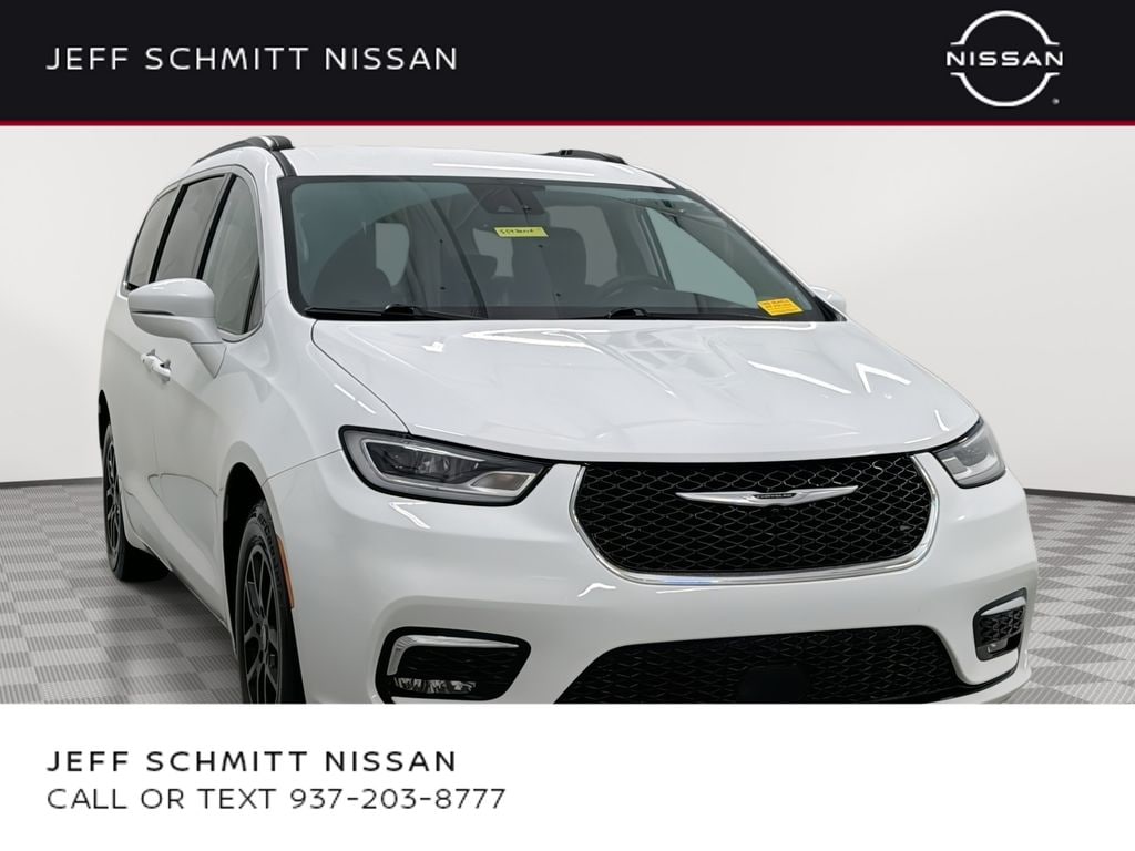 2022 Chrysler Pacifica Touring L's photo