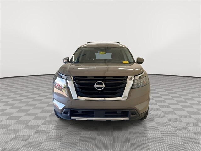 2025 Nissan Pathfinder Platinum photo 4
