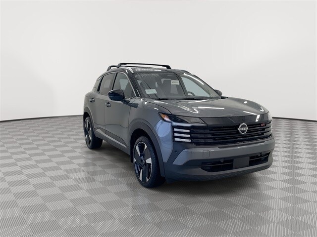 2026 Nissan Kicks SR photo 2