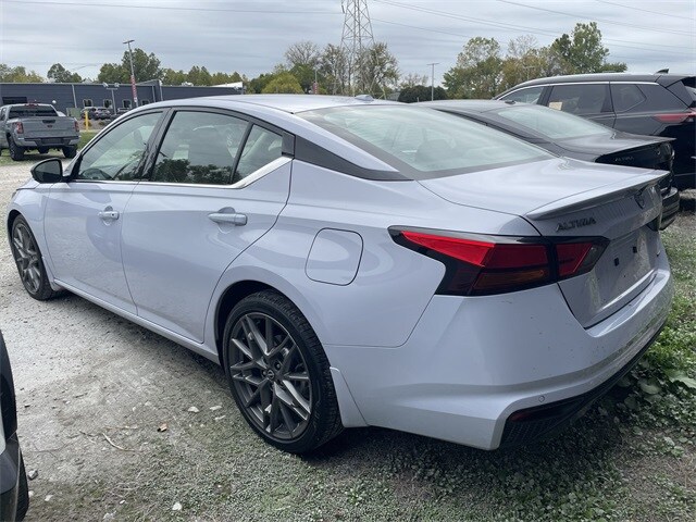2024 Nissan Altima SR photo 3