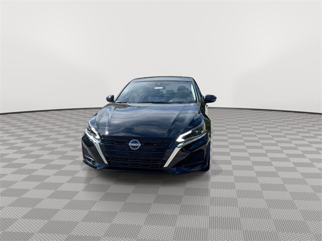 2025 Nissan Altima SV photo 4
