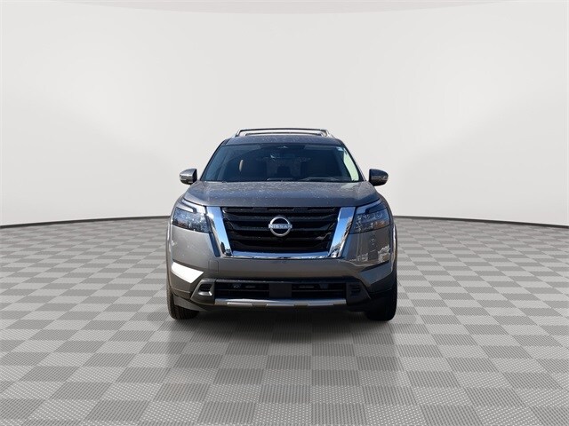 2025 Nissan Pathfinder Platinum photo 3