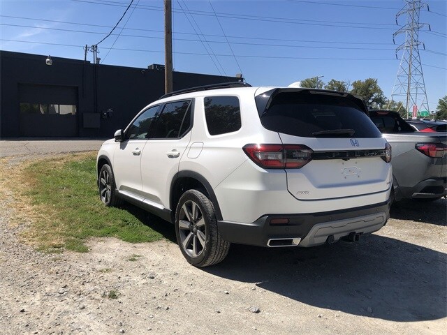 2023 Honda Pilot Elite photo 2