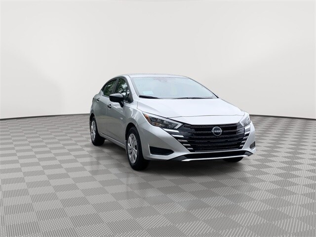 2025 Nissan Versa 1.6 S photo 2