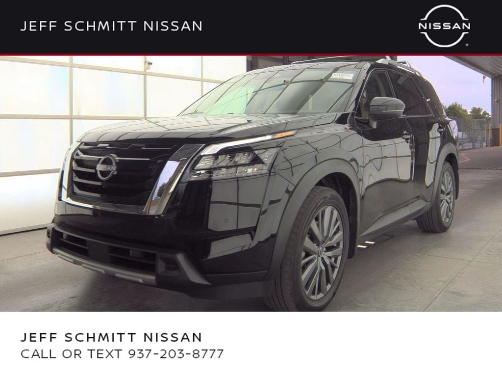 2025 Nissan Pathfinder SL 2WD's photo