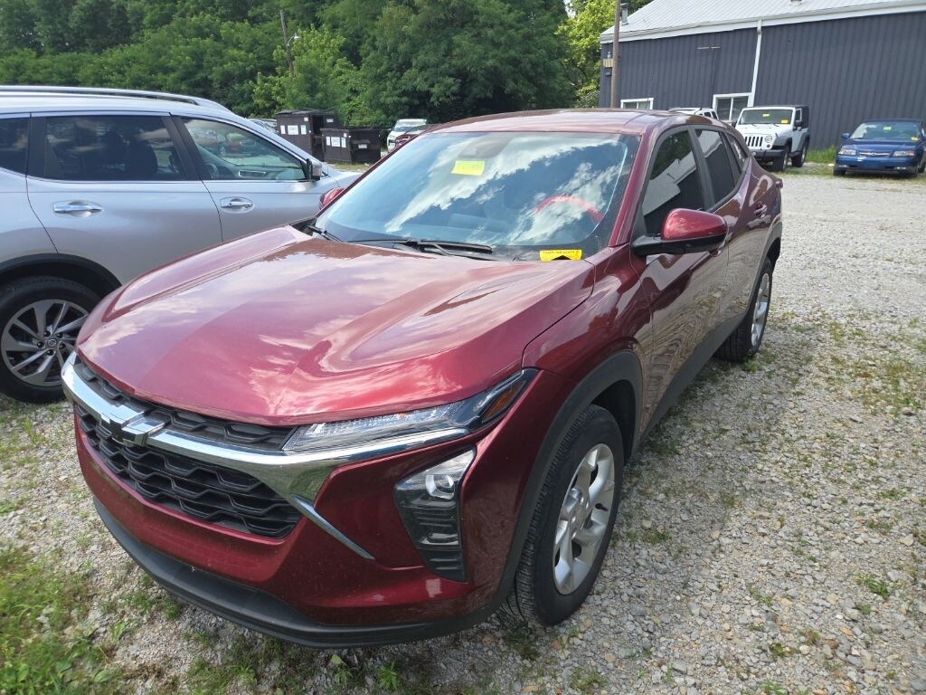 Used 2025 Chevrolet Trax LS SUV