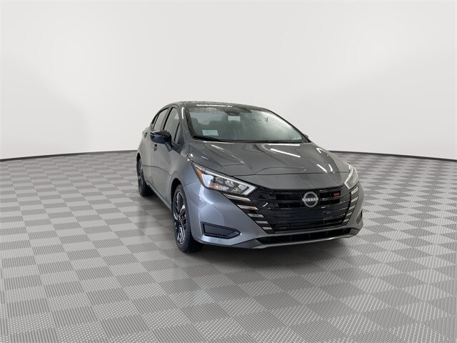 2025 Nissan Versa 1.6 SR photo 3