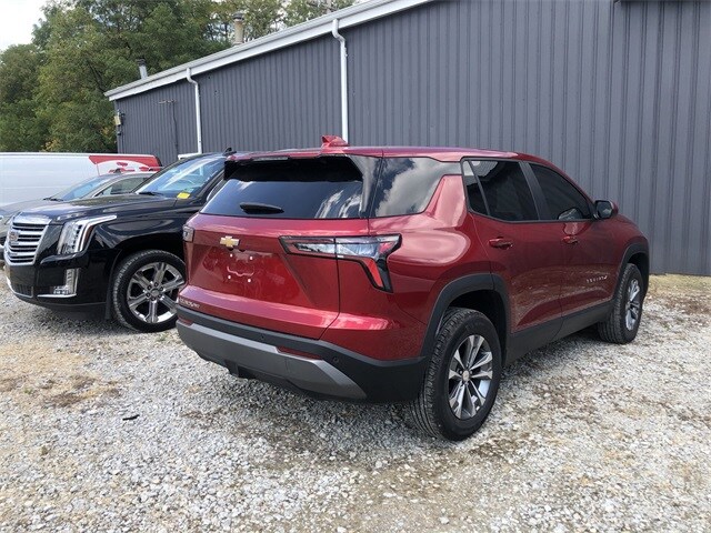 2025 Chevrolet Equinox LT photo 2