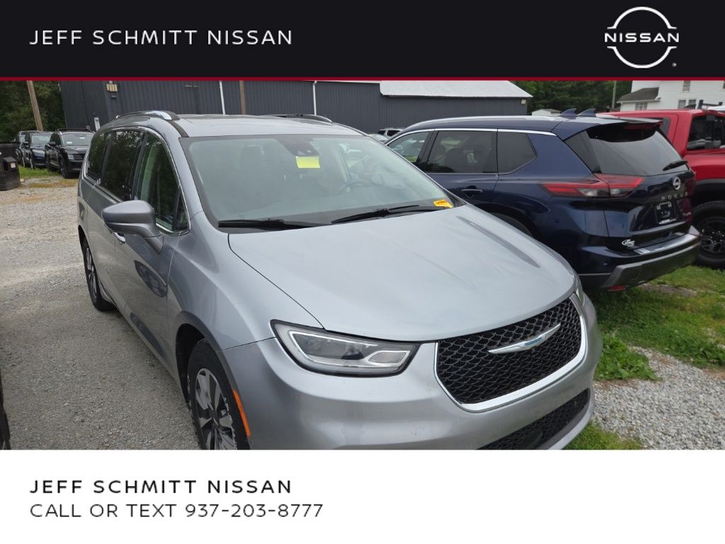 2021 Chrysler Pacifica Hybrid Touring L Hybrid's photo
