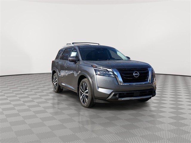 2025 Nissan Pathfinder Platinum photo 2
